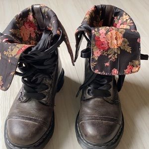 Dr Marten’s Women’s Floral Grey Leather Boots